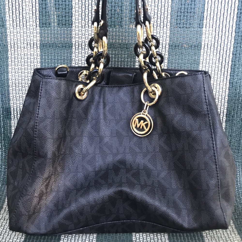 Micheal Kors Bag With Gold Hardware